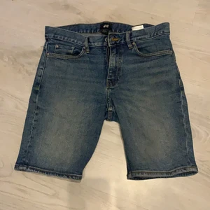 Blåa shorts - Blåa shorts. Eu storlek 29. Bra skick