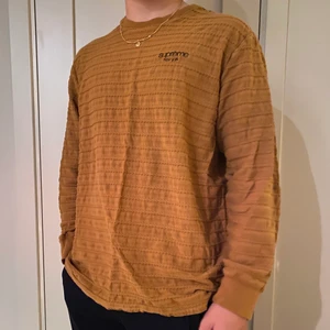 Supreme Sweatshirt - Brun styckade supreme sweatshirt, storlek Men L