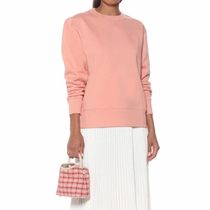 Sweatshirt från Acne, sparsamt använd - Använd vid 3 tillfällen och köpt på NK i Göteborg 😊 Storlek xxs och passar mig fint som är 168 cm. Supermjuk och fin kvalité. Ena bilden är tagen från MyTheresa för att visa färgen bättre.