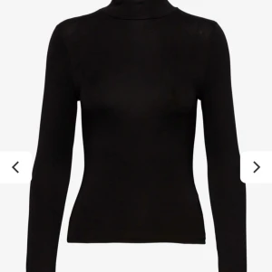 Polotröja från Gina - Endast testad! Nypris 199kr☺️ kontakta mig för mer bilder eller frågor! Kan fraktas🥰