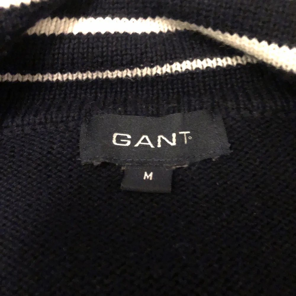 Oanvänd Gant kofta. Fick den som present för länge sen och vet därför inte exakta pris.. Hoodies.