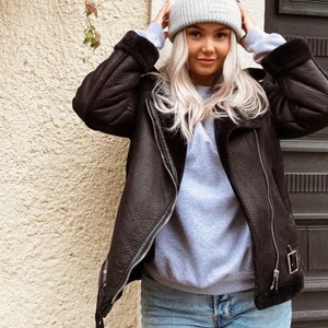 Skinnjacka  - Säljer min skinnjacka som är fodrad inuti💞💞💞💞 Jätte fin verkligen men den passade inte så bra på mig tyvärr. Org pris : 1 099kr !!!