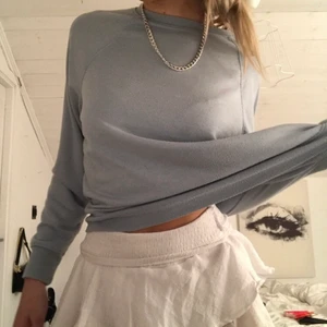 💙Baby blå sweatshirt💙 - Från H&M . Jätte fin på och är parfekt tjocklek. Säljer tröjan för den har inte kommit till mycket användning 💙✌️