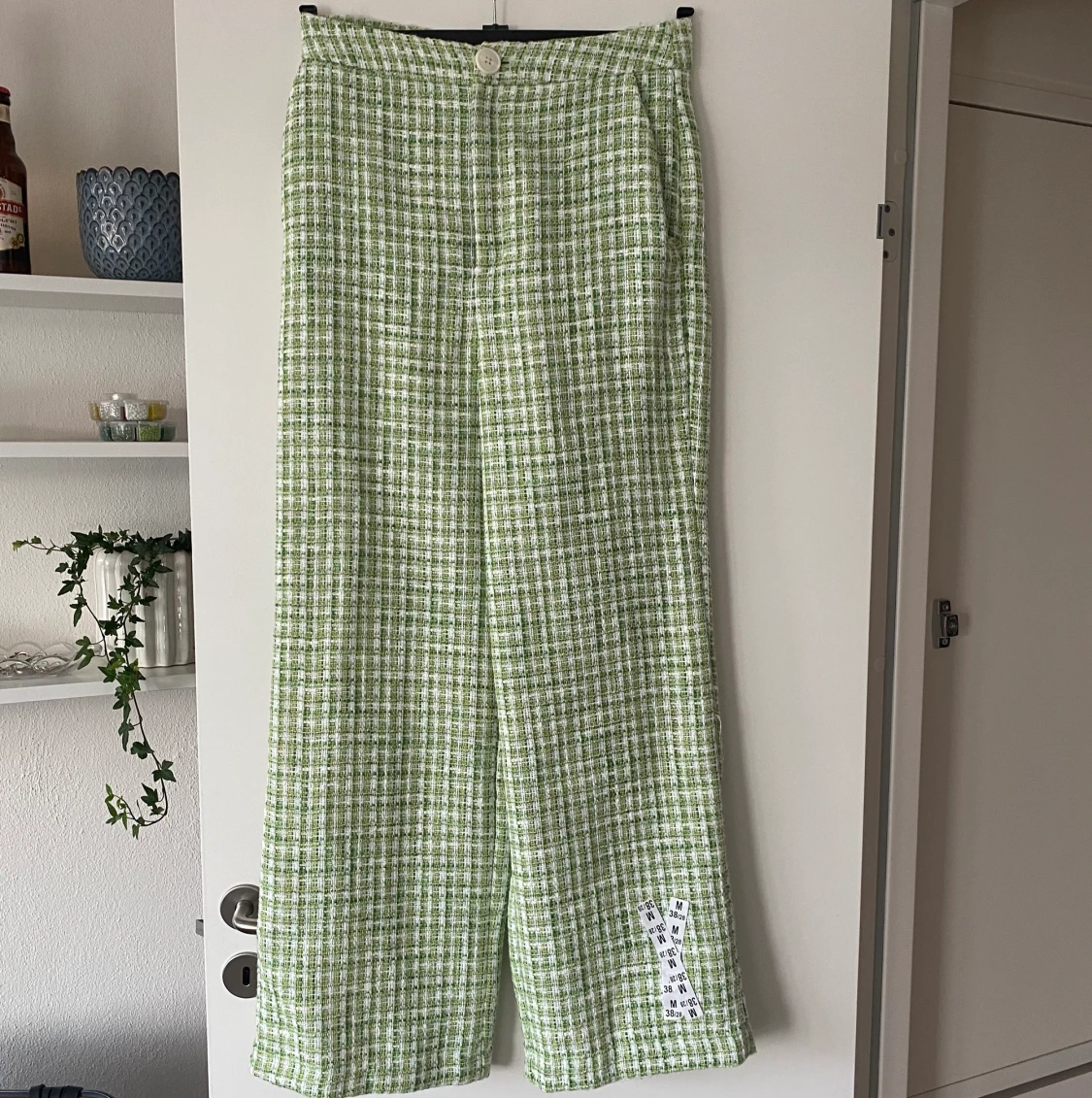 Oanvända byxor från Stradivarius 