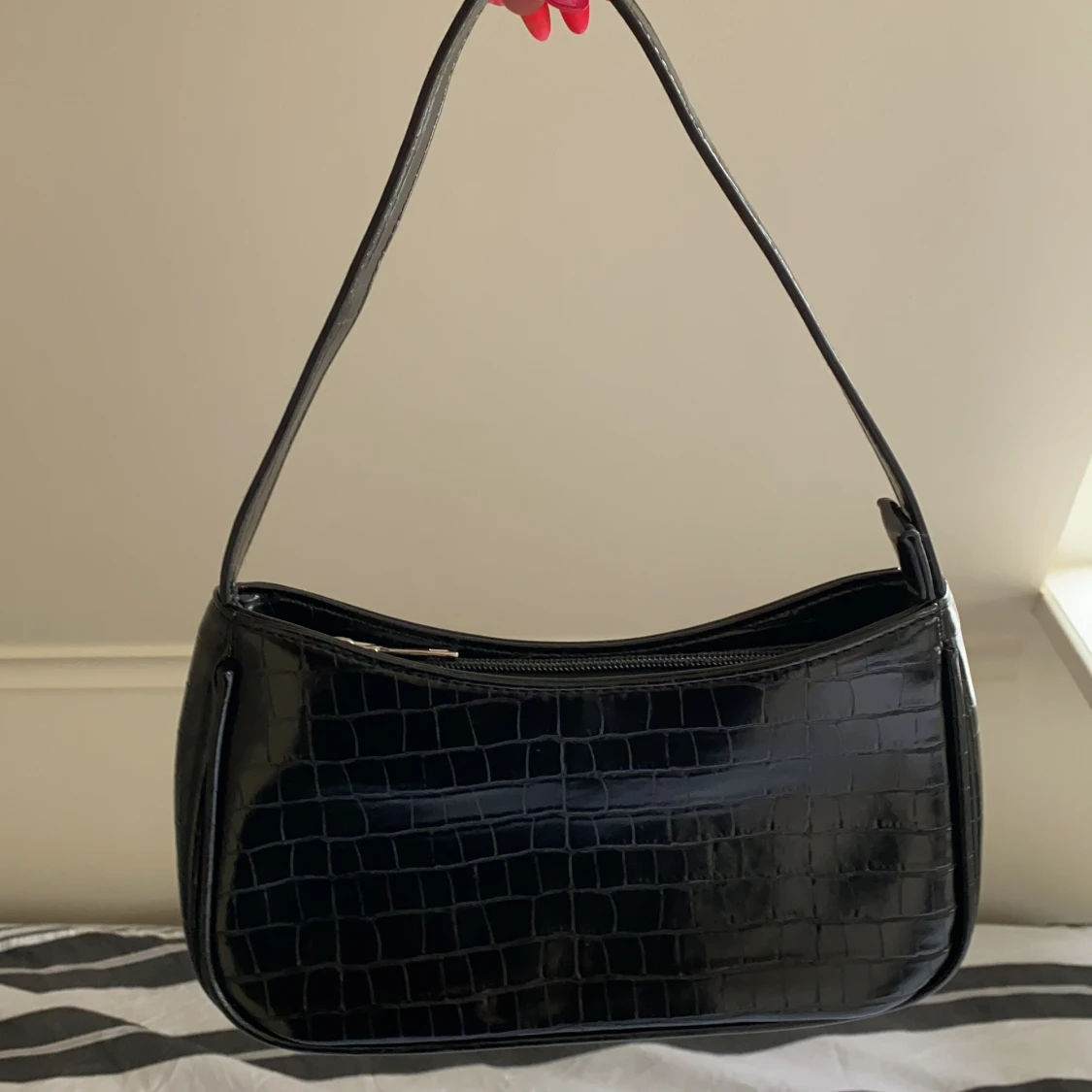 svart axelväska  - 90