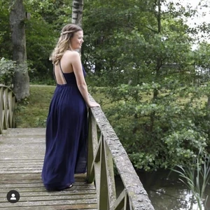 Klänning  - Jätte fin balklänning med slits på sidan. Har storlek 38. Använt 1 gånge.👗❤️