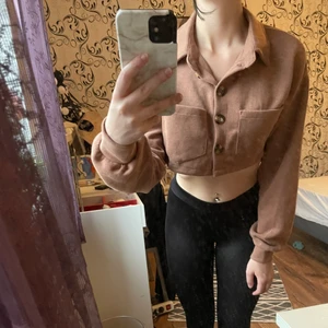 Jacka/tröja  - Från shein, aldrig använd bara testad. Storlek xs/34. Endast swish och frakten tillkommer💞