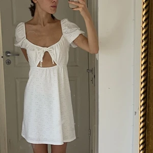 Klänning - Såå fin klänning säljes! Helt oanvänd med lapp kvar, köper men står för frakt