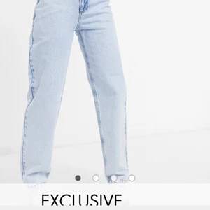 Asos jeans - Säljer dessa helt oanvända jeans från asos, super fina blåa jeans i perfekt längd! Pris 300 ink frakt!