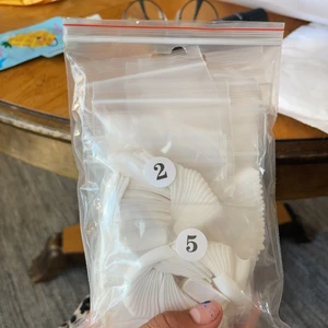 Tippar/lösnaglar  - Säljer dessa lösnaglar som jag råka beställa 2av så jag säljer dom anndra,helt oanvända och väldigt bra till att använda om man gör naglar                                            Säljer den för 95+45kr =140kr pris kan diskuteras 