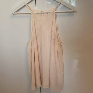 Plisserad ljusrosa linne från Cubus - Plisserad ljusrosa linne från Cubus. Storlek 38. Måttligt använd