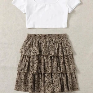 Set 🎉 - Snyggt set som tyvärr inte passade mig ☺️ Från SHEIN i storlek M, passar även S. Köparen står för frakten. Pris kan diskuteras vid smidig affär 🥰