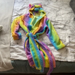 Enhörningsmorgonrock - Säljer en enhörningsmorgonrock för att jag inte använder den mer