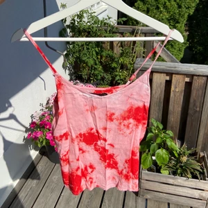 ”Tie-dye” linne  - Tunt (men inte genomskinligt) linne från Bikbok som tyvärr är för litet för mig. 