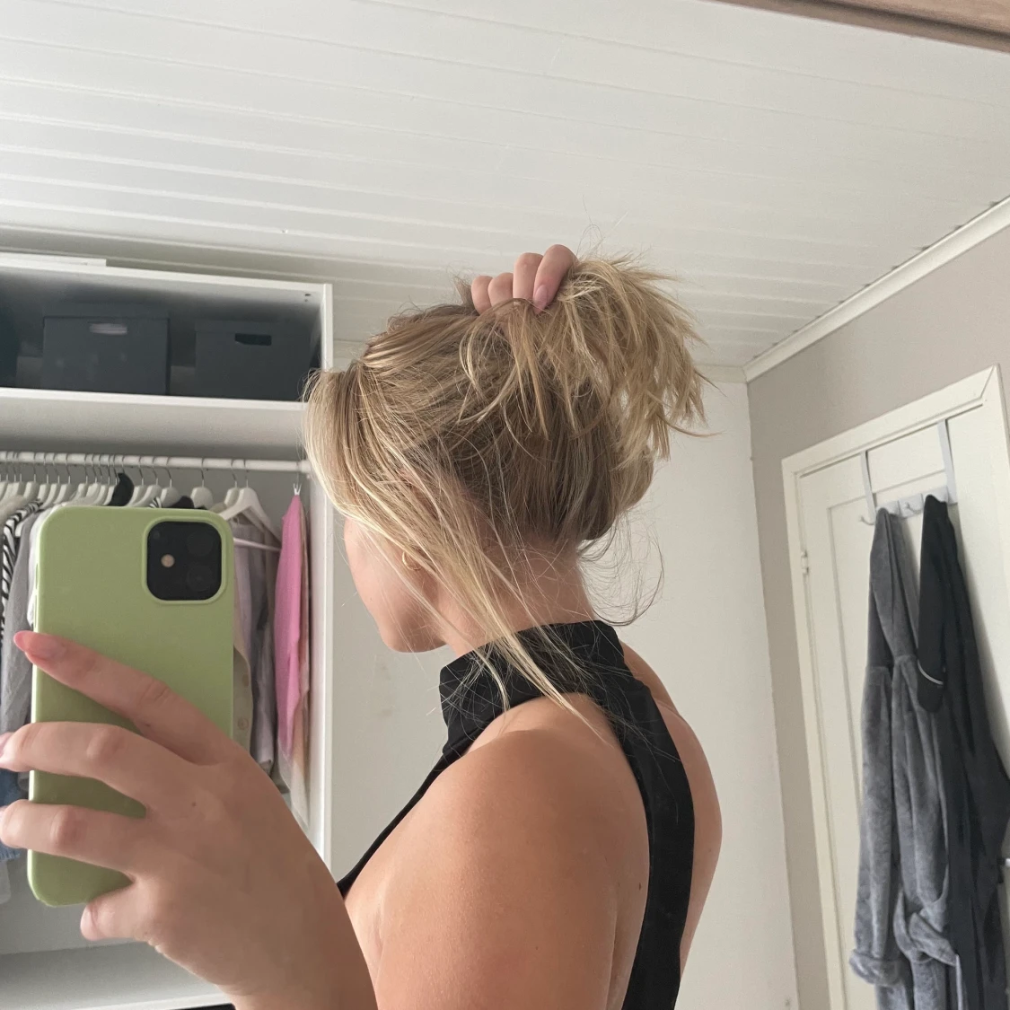 Svart linne med hög krage - 91