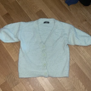 Fluffig tröja  - ⚠️massförsäljning pga flytt⚠️ använd fåtal gånger, från shein i bra skick. Inga bud endast direktköp på pris eller om man lägger högre 