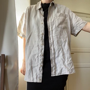 Linneskjorta  - Linneskjorta, 100%. Säljes pga för många linneskjortor hemma. Storlek XL, regular fit🌻