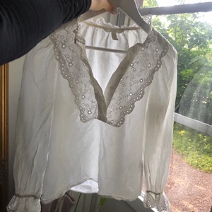 Blus - Jättefin blus, stl 34, köparen står för frakten. Kontakta mig för frågor💕