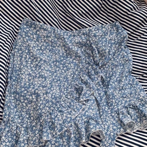 Kjol!  - Den passa mig inte tyvärr, jätte fin!! 🦋💗