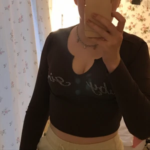 Baby girl tröja  - Säljer denna super fina tröjan då jag aldrig fått användning för den! Köpare står för frakt🤎🤎