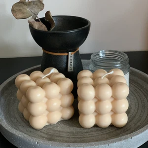 Doftljus stor bubblig - Doftljus stor bubblig, ljusen tillverkas efter beställning.  Ljusen kostar 89kr styck. Det går givetvis att beställa flertalet i samma beställning. Man kan även mixa olika former!