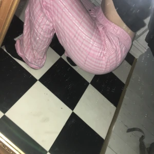 Victoria Secret Byxor - Säljer ett par Victoria Secret pyjamas byxor, riktigt sköna och fina. Dem är i storlek XS passar nog även S då dem är lite ”stora” och då jag själv brukar använda storlek S i byxor. 