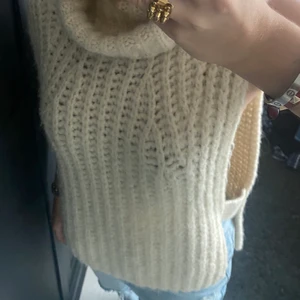 Polo väst/tröja - Så snygg polo väst/tröja som är öppen i sidorna.