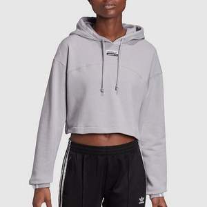Adidas hoodie i lila / grå som går till naveln, storlek S med en lite oversized look. Aldrig använd men tvättad 1 gång