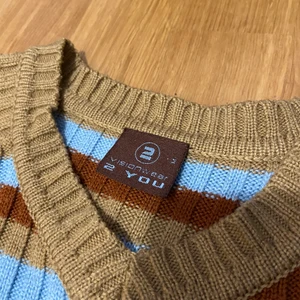 Sweatshirt - Jätte fin tröja att ha nu i vårvädret men även annars! Riktigt skön och i bra skick. Frakt tillkommer ✨