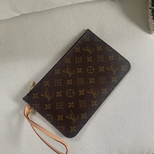 Louis vuitton clutch - Helt oanvänd clutch från Louis Vuitton 