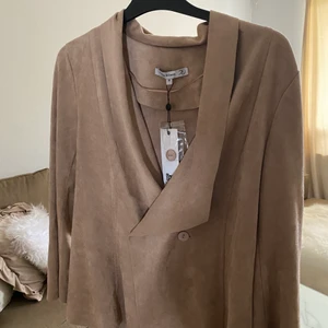 Helt ny, gammla pris 599kr nytt pris 150 - Aldrig använt den , jättefin mocka material, 