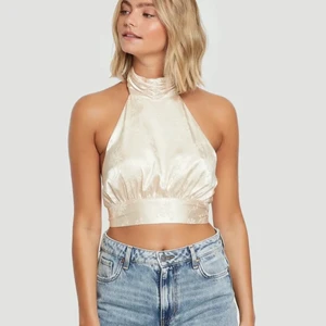 Halterneck topp från bikbok - Helt ny, passade inte mig då den va lite stor