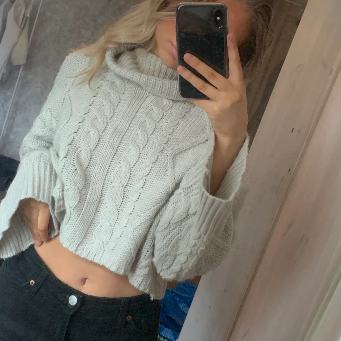 Beige/vit stickad tröja