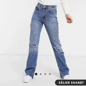Pull and bear jeans - Snyggaste jeansen men tyvärr för långa för mig! Aldrig använda. Köpare står för frakten!
