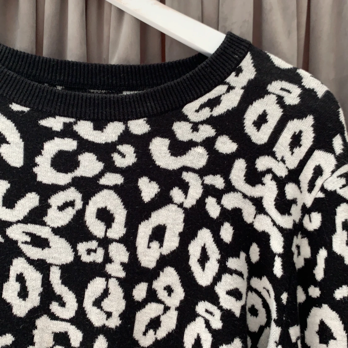 Leopard tröja svart/vit - 91