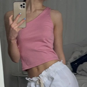 One shulder opp - One shulder topp säljes, köparen står för frakt!