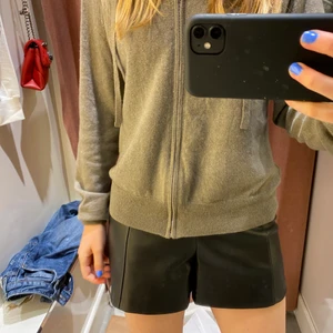 Skinn shorts - Säljer dessa så snygga skinn shorts från Zara💕💕💕💕