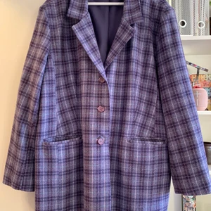 Vintagekavaj - Rutig oversize-kavaj i tweed. Använd 1-2 gånger, i nyskick. 