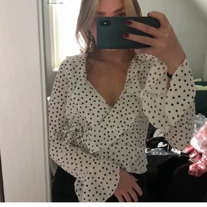 Prickig blus - Lägger upp igen pga oseriös köpare!💕