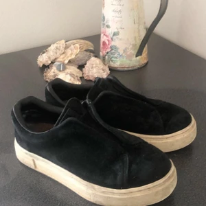 Svarta Eytys  - Säljer nu mina eytys då jag inte använder dom, fint skick, 530 inklusive frakt för snabb och enkel affär ❤️