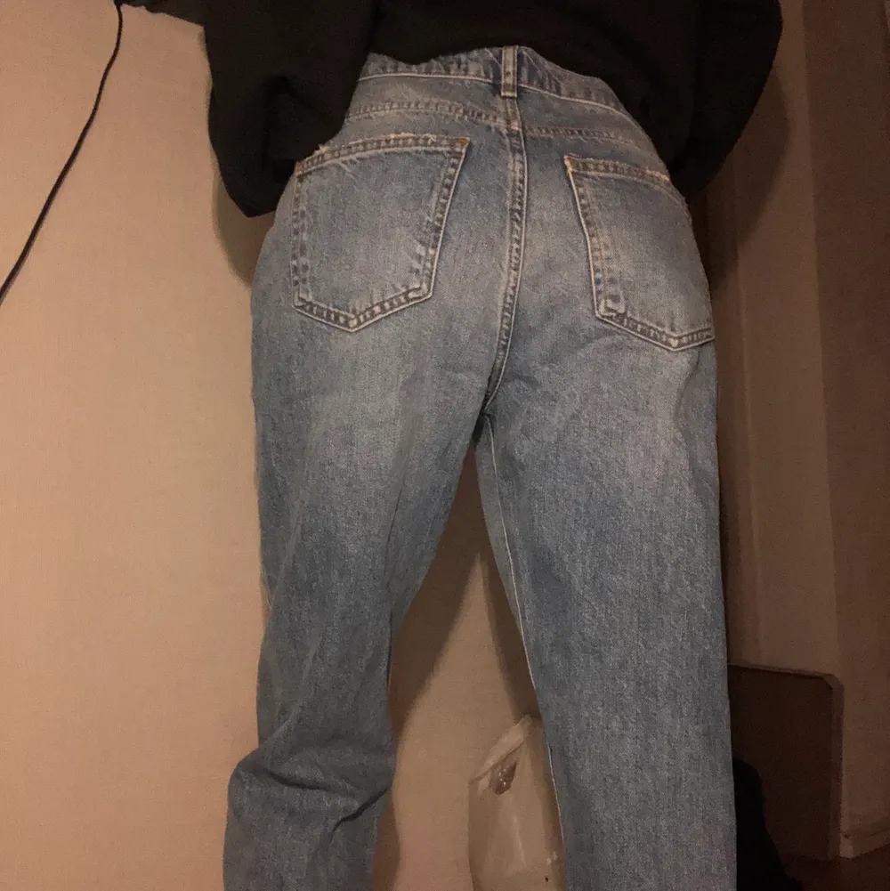 Aldrig använda Vero Moda jeans. Storlek 29/34. Dom är förstora för mig, därför jag aldrig använt dom. Original priset va ca 500kr.. Jeans & Byxor.