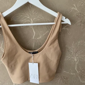 Topp - brun/beige Topp från zara, helt oanvänd🤎