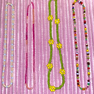 Pärlhalsband  - Här är några exempel på halsband som vi gör. Kontakta oss för mer info🥰