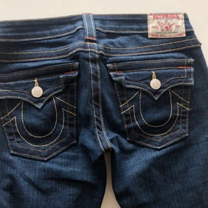 True religion jeans - Super snygga lowrise true religion jeans i jätte bra skick. 