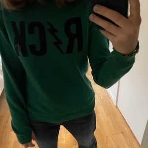 Zadig tröja  - En jätte fin 100% cashmere tröja från zadig. 14 år men passar S. Kan kanske byta mot annan tröja från zadig