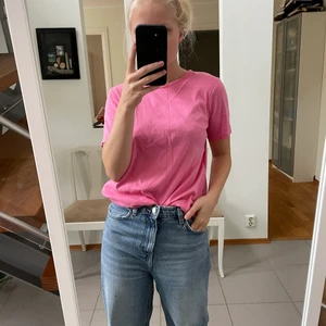 Rosa T-shirt  - Jätteskön t-Shirt köpt second hand i USA! Perfekt för sommar/vår 💗