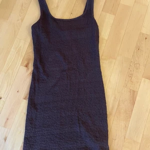 &stories brun klänning i storlek 38 - Använts fåtal gånger 