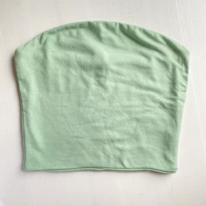grön bandeau topp - superfin bandeau topp från bikbok - sparsamt använd