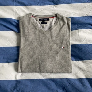 Tröja - Grå kofta från Tommy Hillfiger 