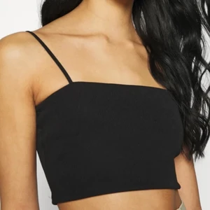 Linne - Säljer detta ribbade linnet från monki. 60 kr + 24 kr frakt. Först till kvarn är det som gäller💞